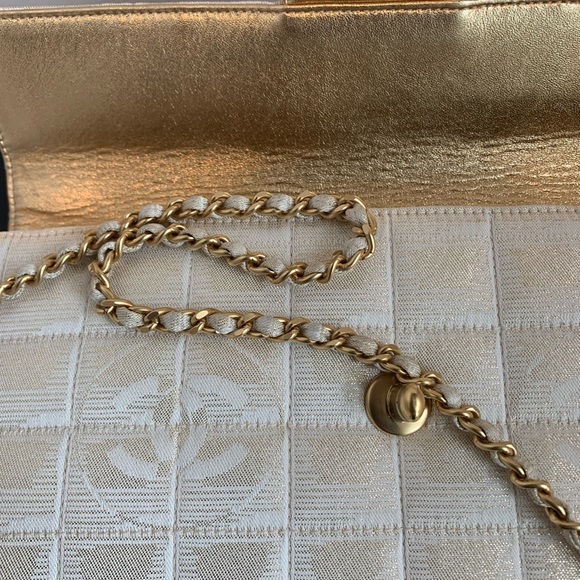 CHANEL 💛 Metallic Gold White Rectangular Convertible Clutch East West Flap Bag - Picture 10 of 17